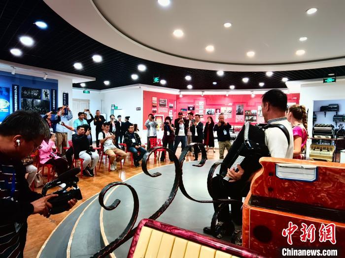 无码人妻少妇色欲AV一区二区